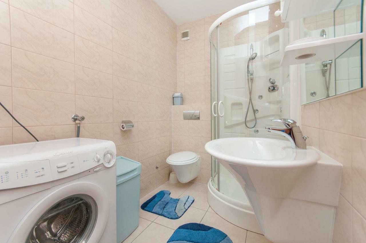 Modern New Flat Next To River Cetina Омиш Экстерьер фото