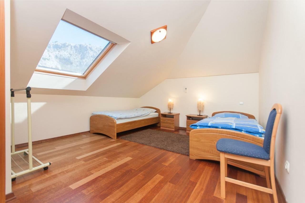 Modern New Flat Next To River Cetina Омиш Экстерьер фото