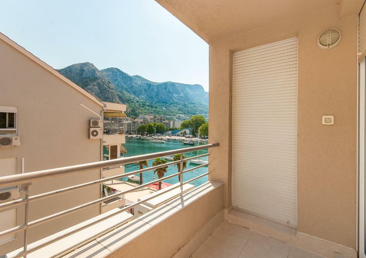 Modern New Flat Next To River Cetina Омиш Экстерьер фото